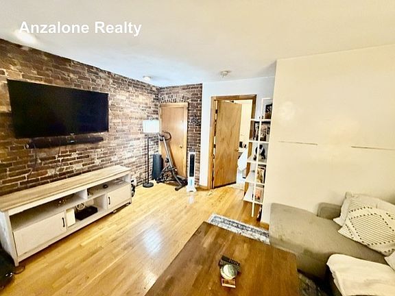 5th image of 22 Thacher St APT 3