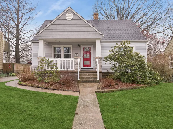 8412 Kraay Ave, Munster, IN 46321