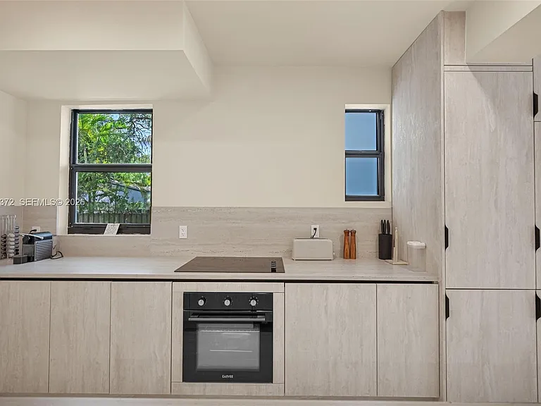 4721 NW 6th Ave — Photo 31