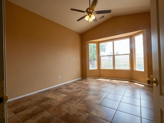 Large Master bedroom with vaulted ceiling. Much brighter than picture.
