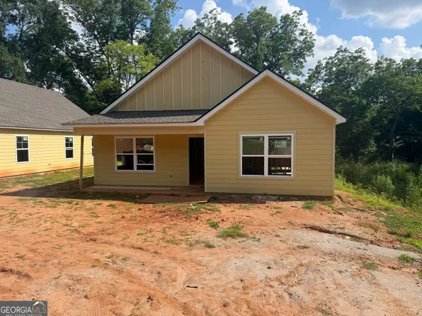 1110 E 7th St, West Point, GA 31833