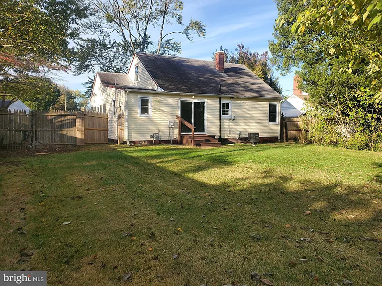 73 Upland Ave — Photo 35