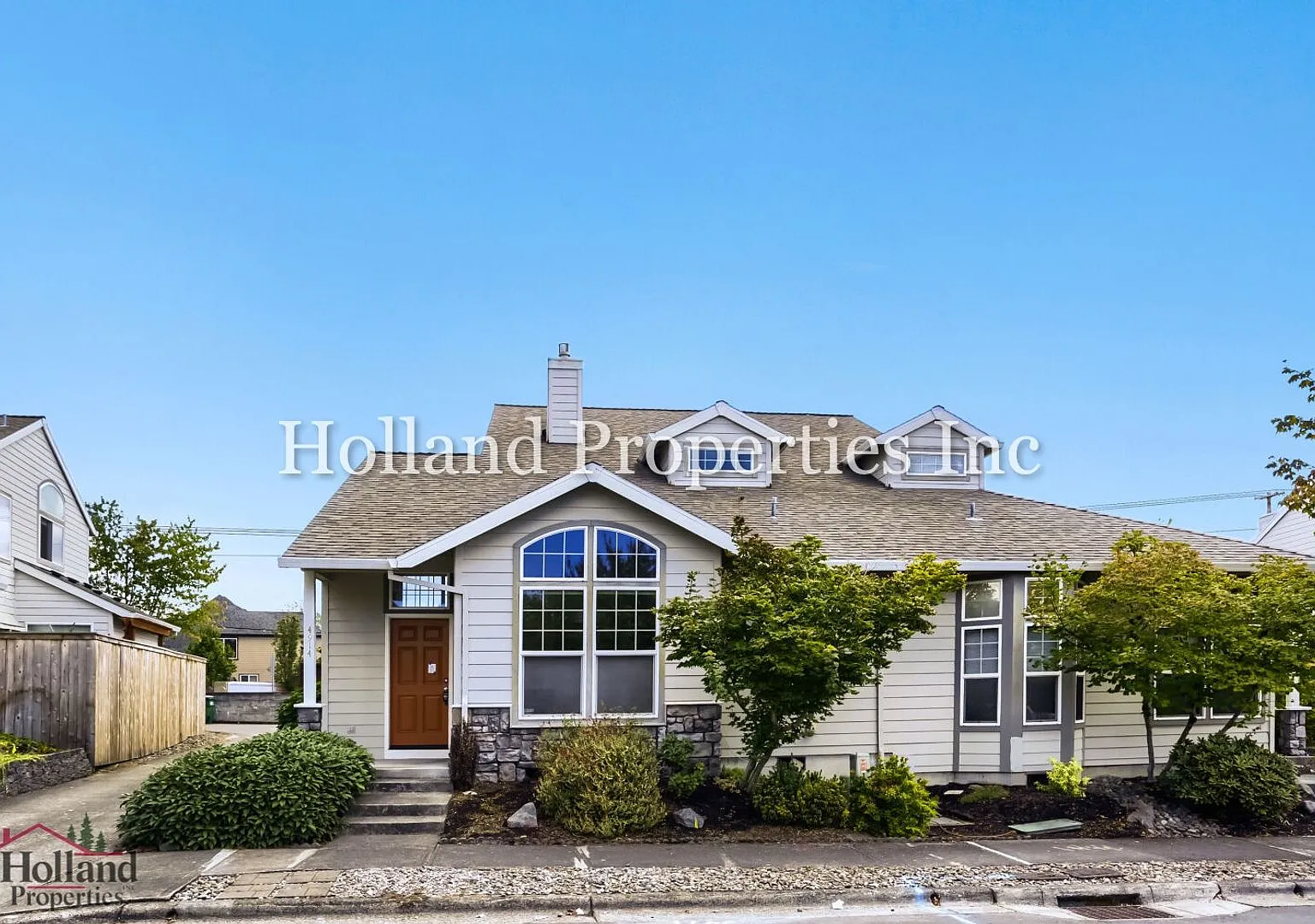 Sophisticated Comfort in a Beautifully Designed Portland Home — Photo 2