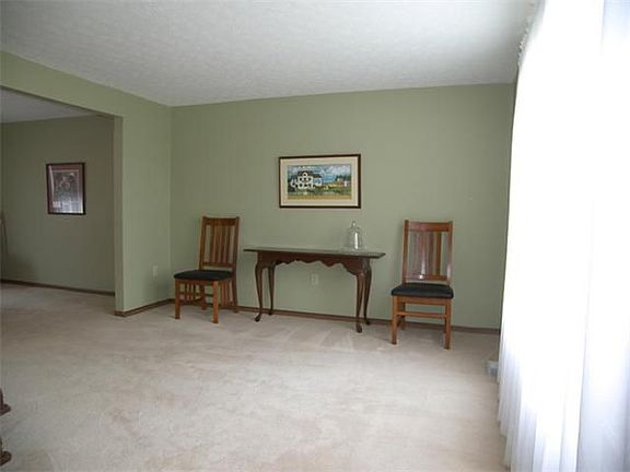 3rd image of 13 Summer Hill Dr