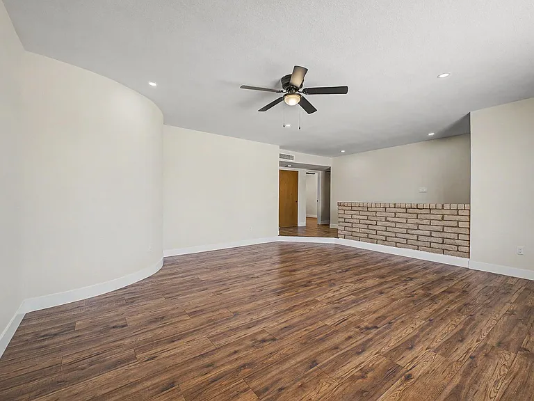 5133 W McNeil St — Photo 4