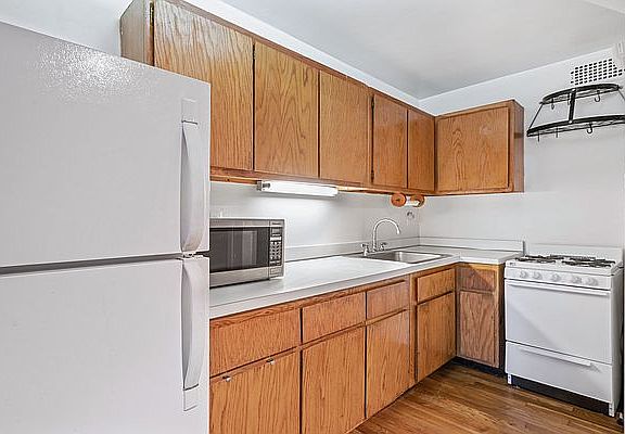 4th image of 58 W 89th St