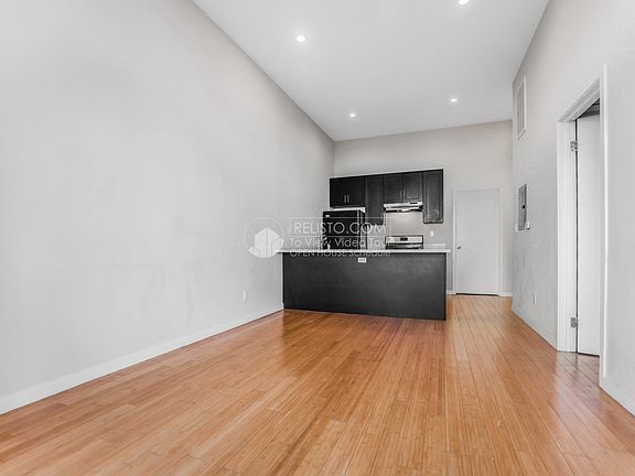 5th image of 1110 S Van Ness Ave APT 3