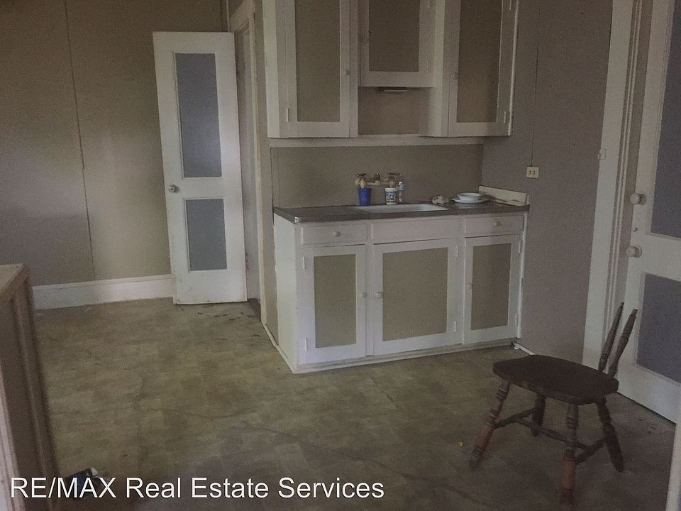 2nd image of 528 1/2 Wilkinson St