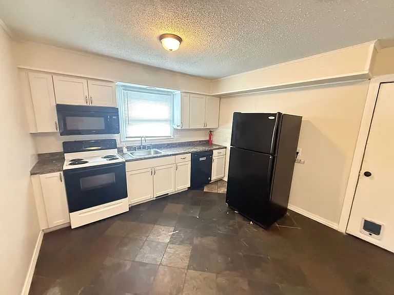 3642 S Westwood Ave — Photo 14