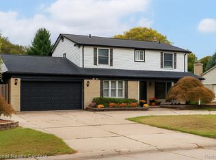 17324 Merryweather St, Clinton Township, MI 48038