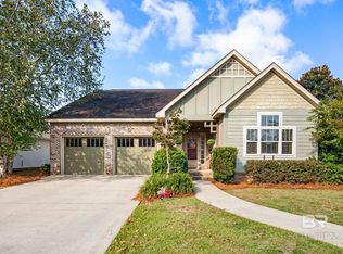 122 Cottage Ln, Atmore, AL 36502