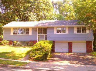 65 Merritt Dr, Oradell, NJ 07649