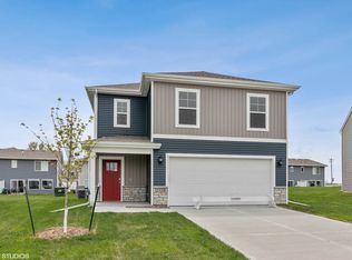 1112 NE Cypress Cir, Grimes, IA 50111