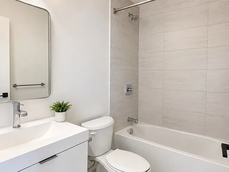 33 Erie Ave #605 — Photo 4