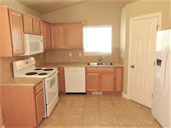 5th image of 4043 S Sunrise Dr