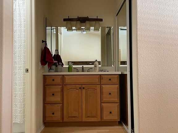 5th image of 11066 Creekbridge Pl