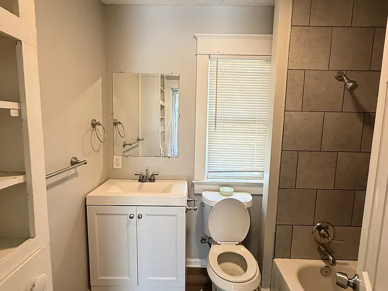 302 S Hocker Ave — Photo 11