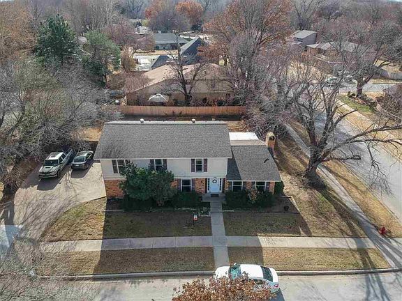 3rd image of 1301 NE Quail Creek Cir