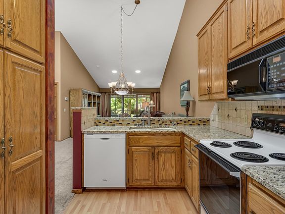 3rd image of 14589 Embassy Ave