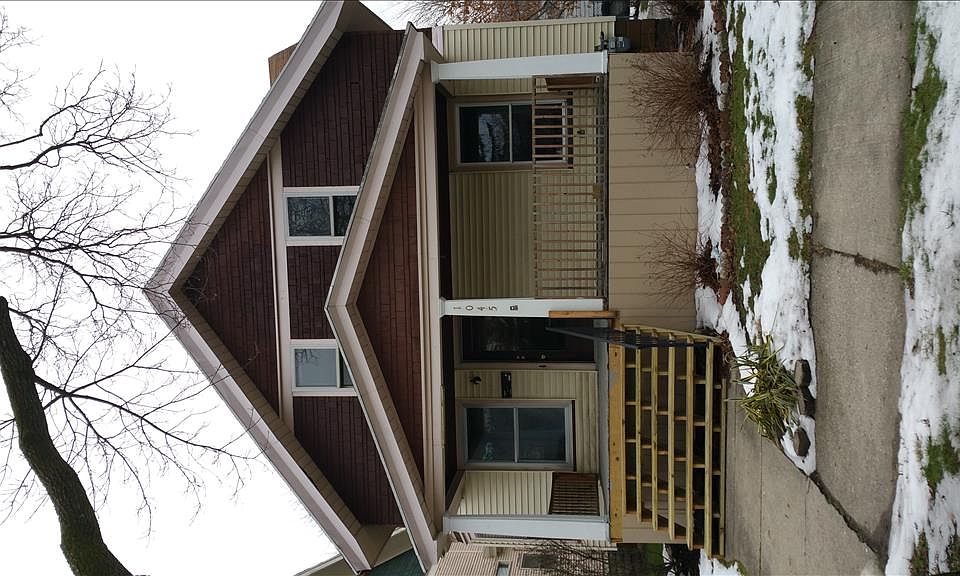 1045 Pine