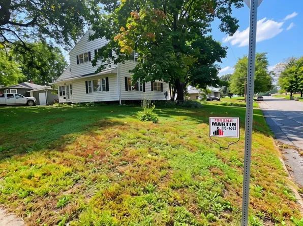 1505 W 3rd St, Cedar Falls, IA 50613