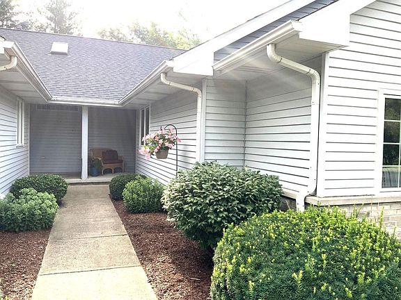 2nd image of 814 Oakland Dr