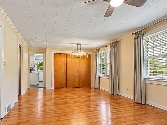 3rd image of 306 Hall Ave