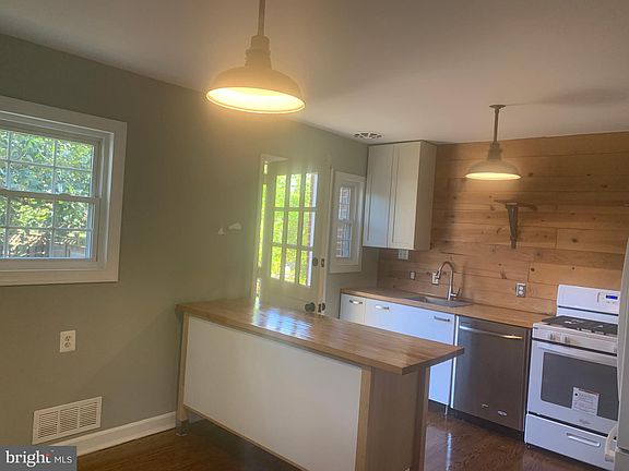 5th image of 611 Ramsey St