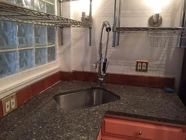 kitchen sink - 19 1/2 Fort Ave #19-1/2