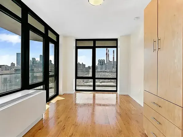 34-46 Vernon Boulevard image 8 of 18