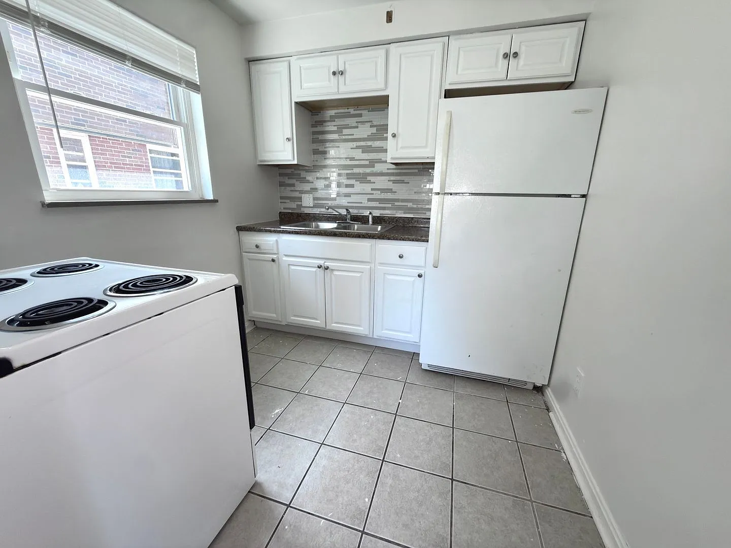 2 bed, 1.0 bath, $1,050 — Photo 4