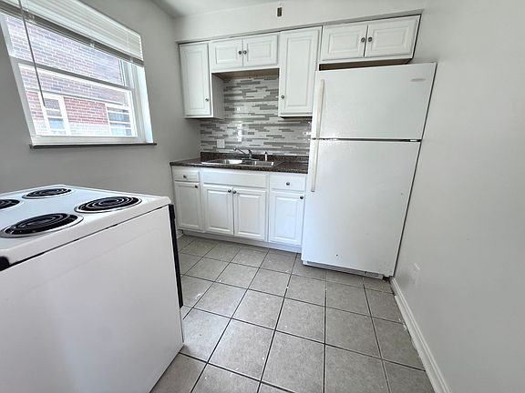 4th image of 5917 Cary Ave #1