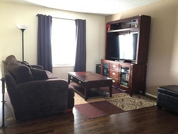 4th image of 2S411 Sanchez Dr