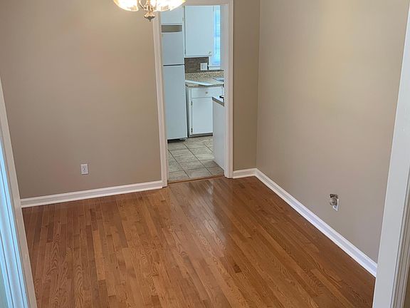 4th image of 2408 Bendemeer Dr