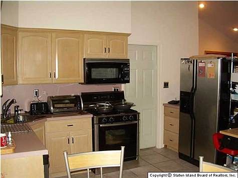 5th image of 208 Retford Ave