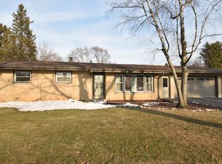 260 Kossow Rd, Waukesha, WI 53186