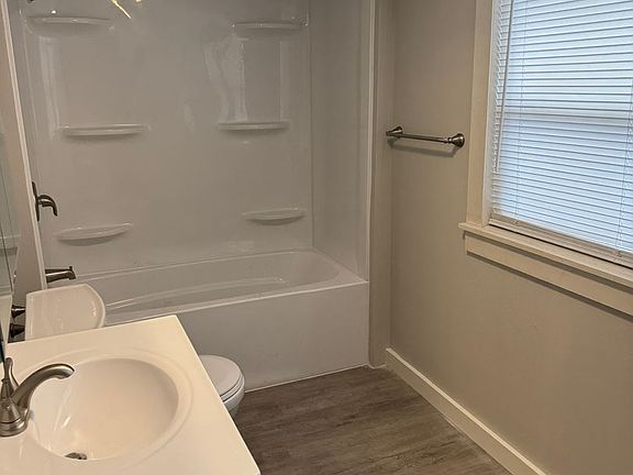 2nd image of 507 Redbud Ln