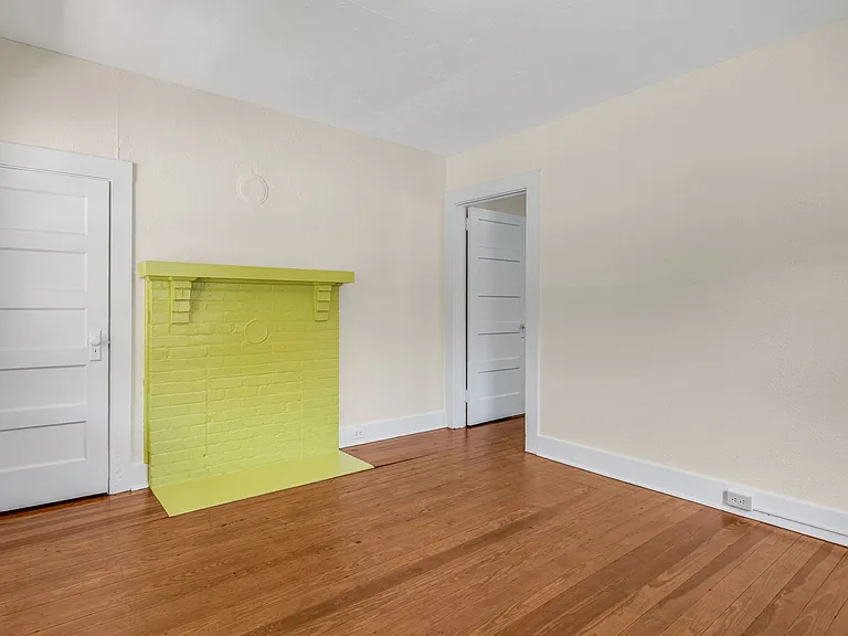 303 Dennis St — Photo 7