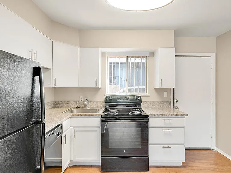 Bella Vista Apartments — Photo 5