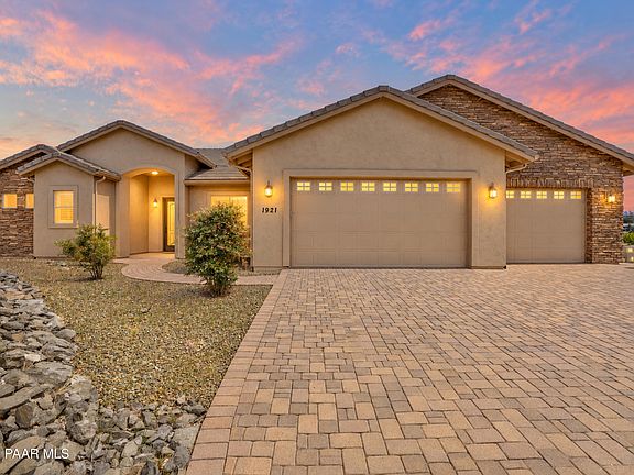 3rd image of 1921 Pinnacle Ln