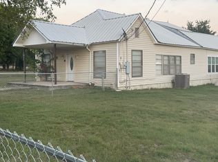 618 E Liveoak St #4/2, Lometa, TX 76853