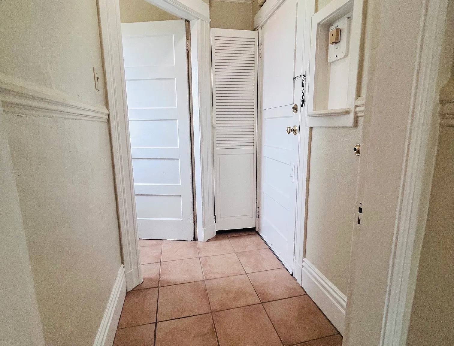 Studio, 550 sqft, $2,650 — Photo 4