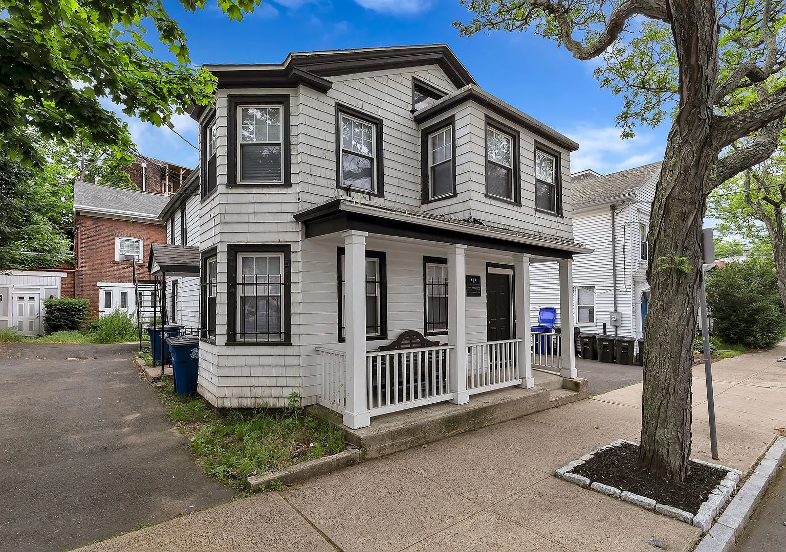401 Crown Street — Photo 2