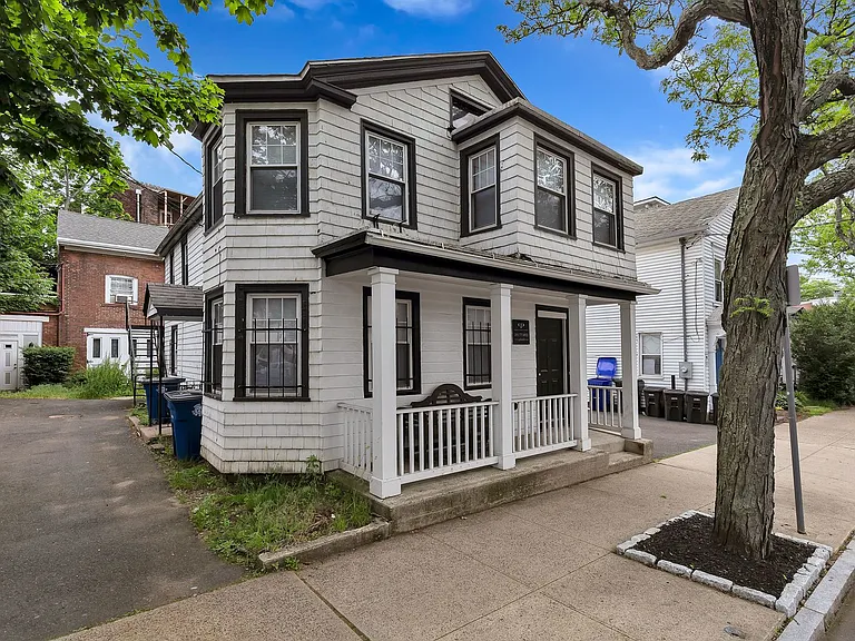 401 Crown St — Photo 2