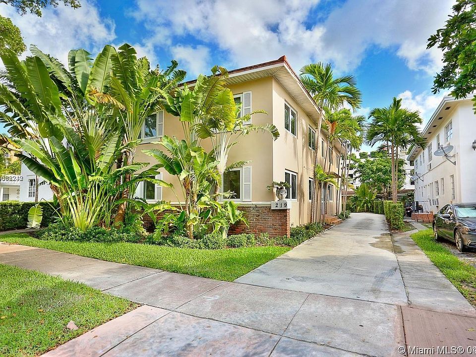 An excellent Coral Gables location. Second floor unit in the front of the building.