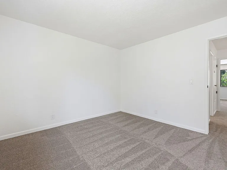 721 Center Ave — Photo 19