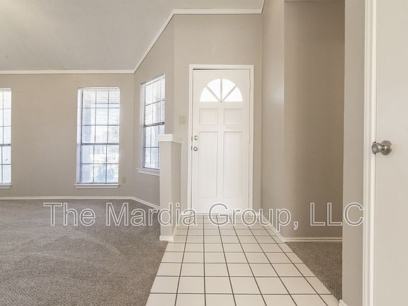 2nd image of 1520 Mayflower Dr