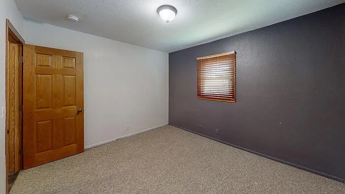 1109 E Indiana Ave — Photo 8