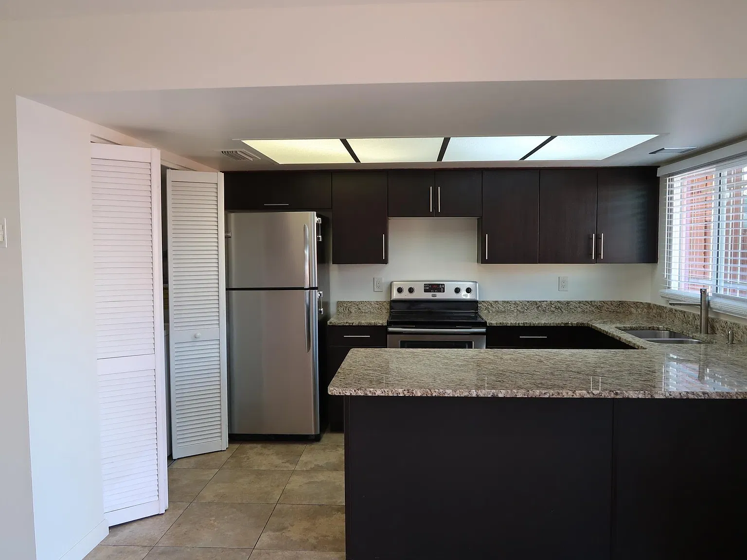 3 bed, 2.5 bath, 1496 sqft, $2,295 — Photo 3