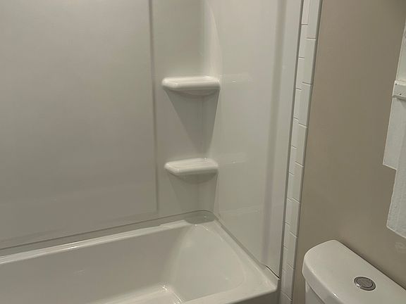 5th image of 733 Rosswell Ave #1